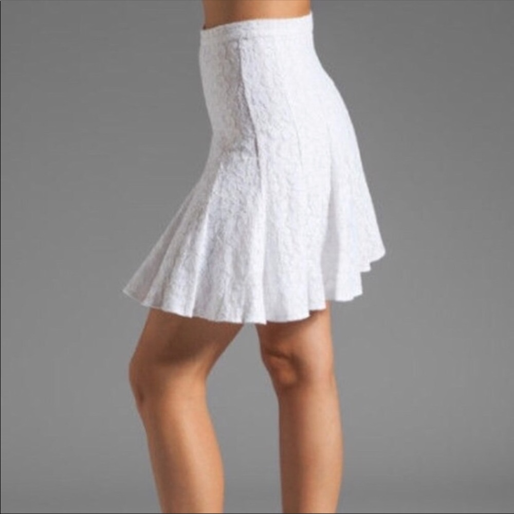 BCBG MAXAZRIA White lace skirt